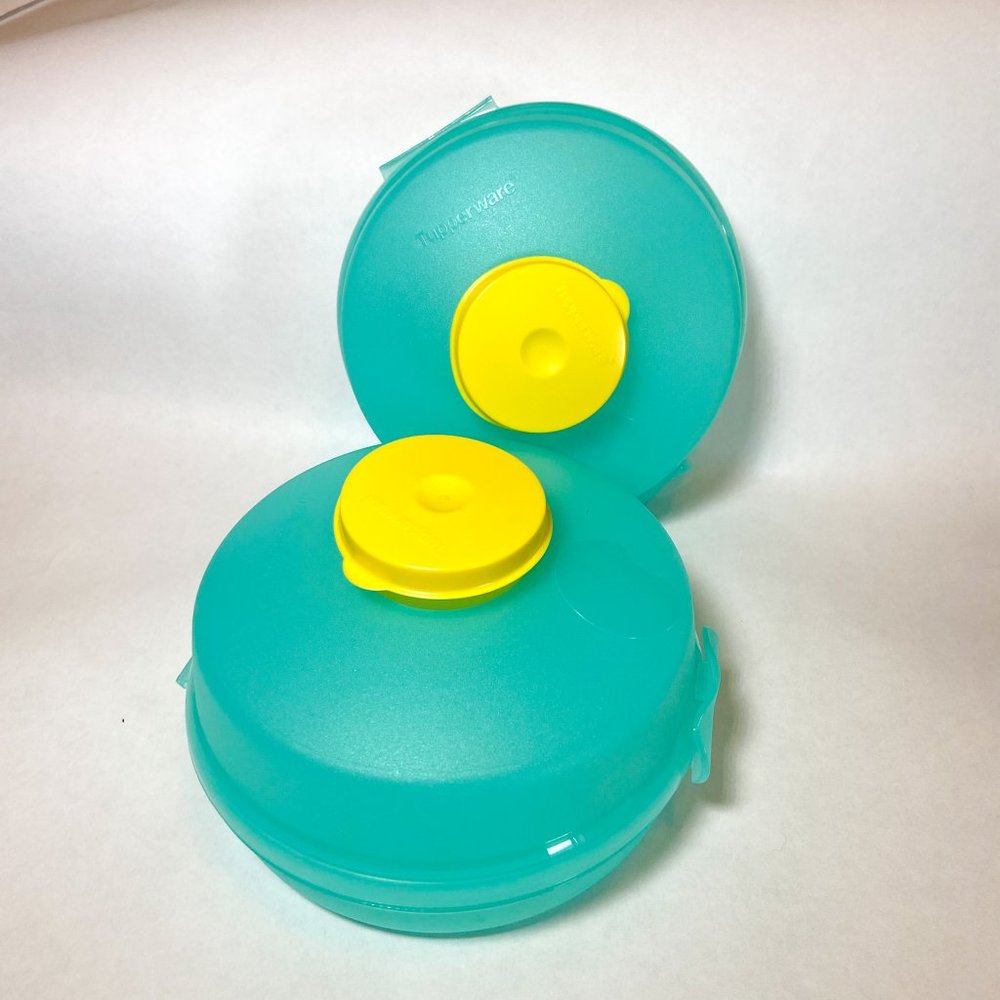 Tupperware Round Sandwich Keeper Set with Smidget